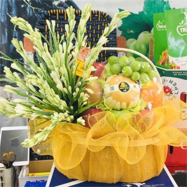 GIỎ QUẢ VÀ HOA HUỆ TRẮNG
