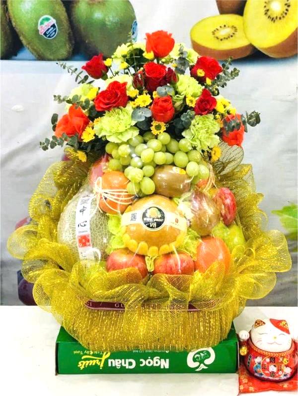 Giỏ hoa và quả