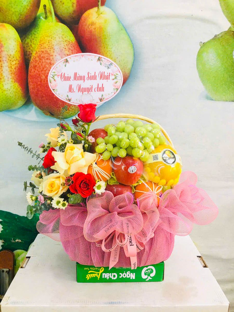Mua giỏ hoa quả làm quà