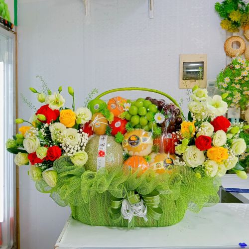 Giỏ hoa và quả