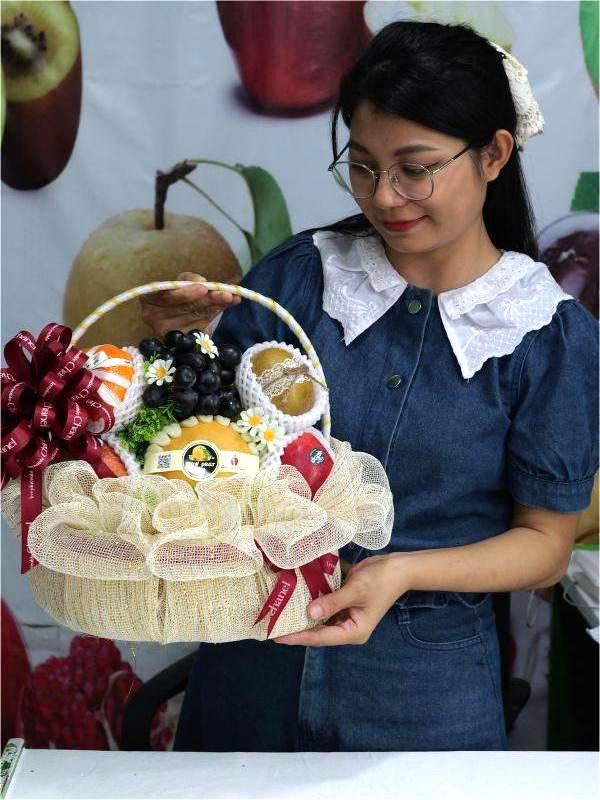 Giỏ hoa quả tặng dịp cuối năm