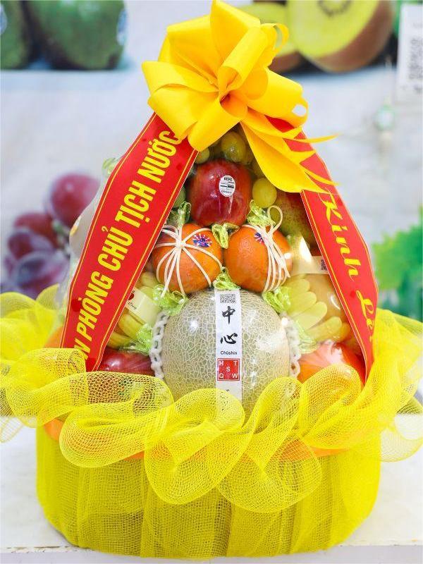 Giỏ hoa và quả