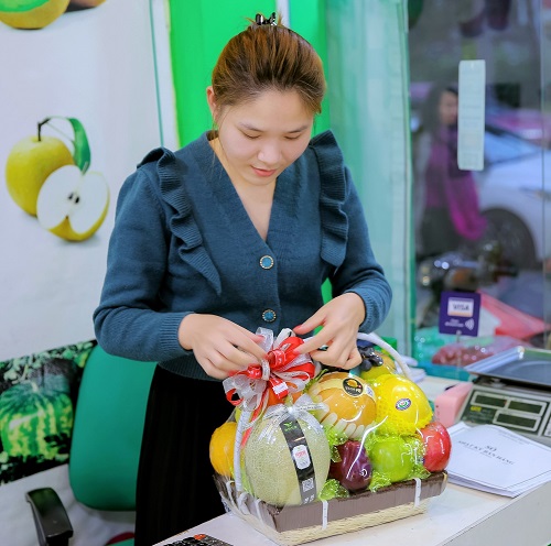 giỏ hoa quả biếu khách hàng