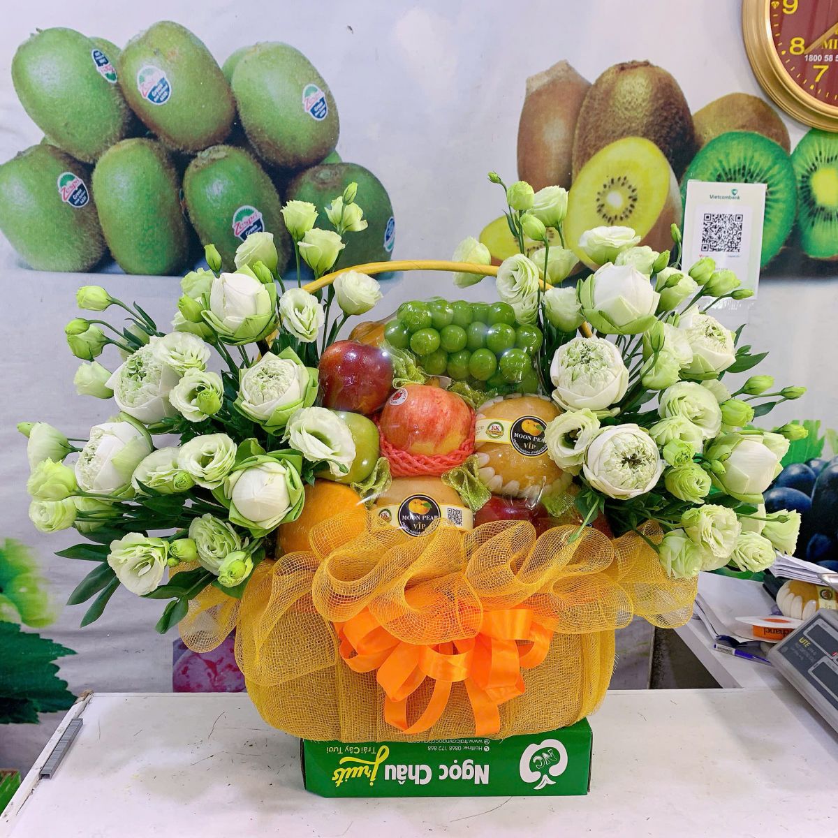 giỏ hoa và quả thắp hương