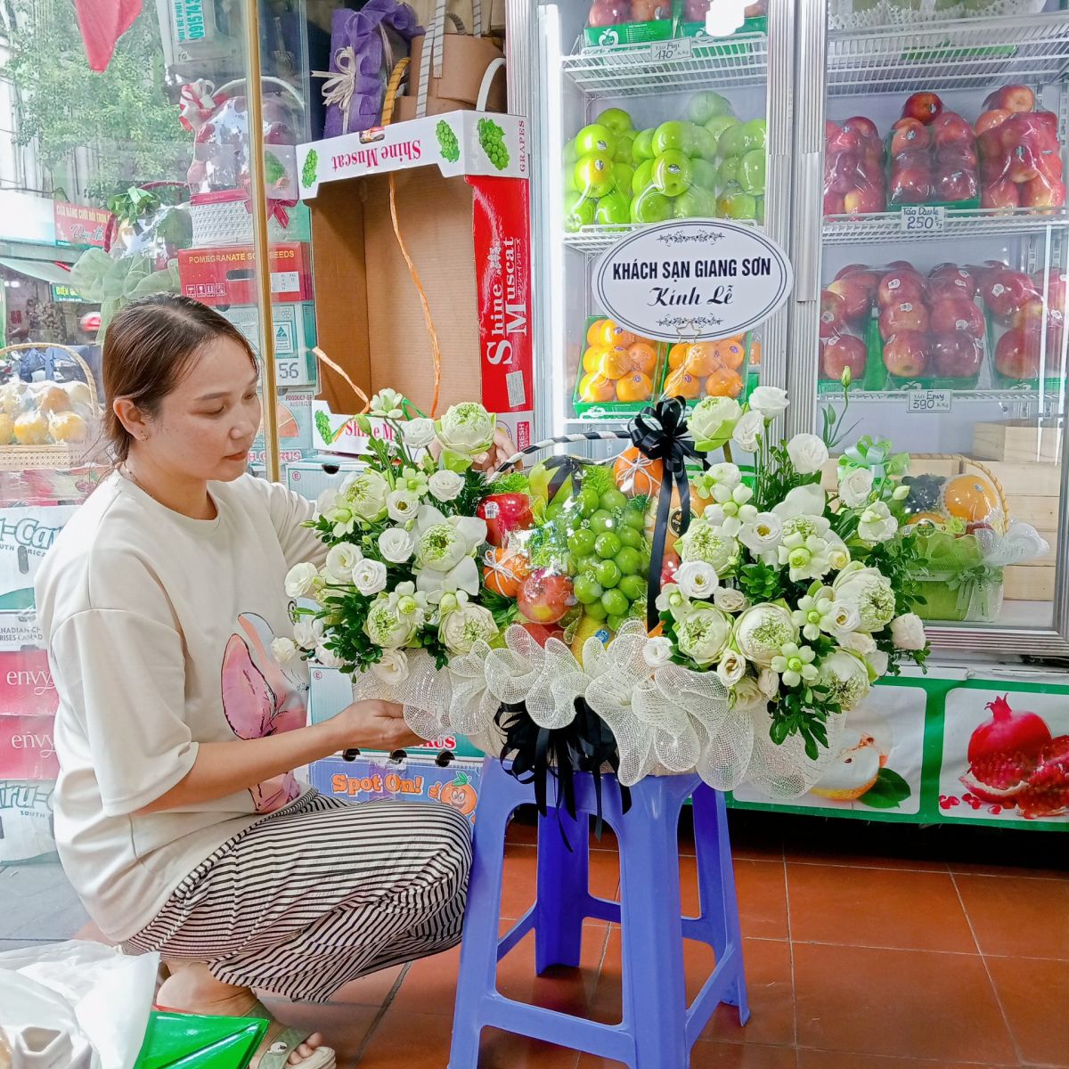giỏ hoa và quả thắp hương