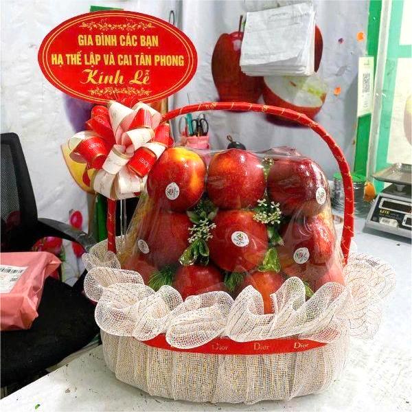 giỏ táo đỏ