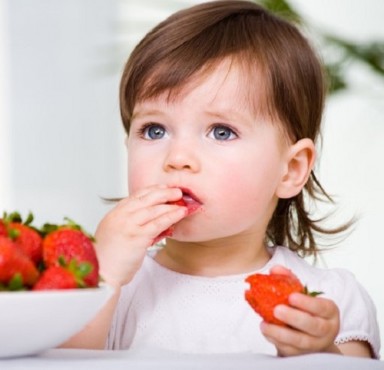 Cho trẻ ăn bao nhiều hoa quả nhập khẩu mỗi ngày là đủ?